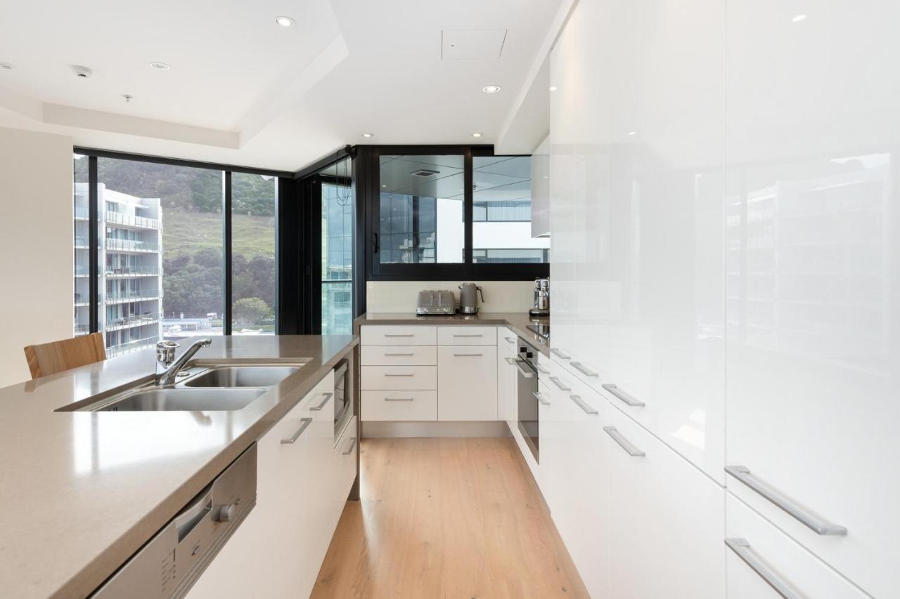 Superb Elevated Views Of Harbour With Heated Pool, Gym & Parking Appartement Mount Maunganui Buitenkant foto