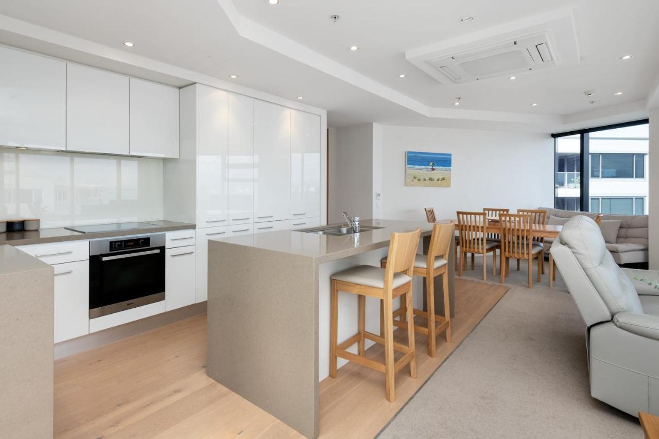 Superb Elevated Views Of Harbour With Heated Pool, Gym & Parking Appartement Mount Maunganui Buitenkant foto