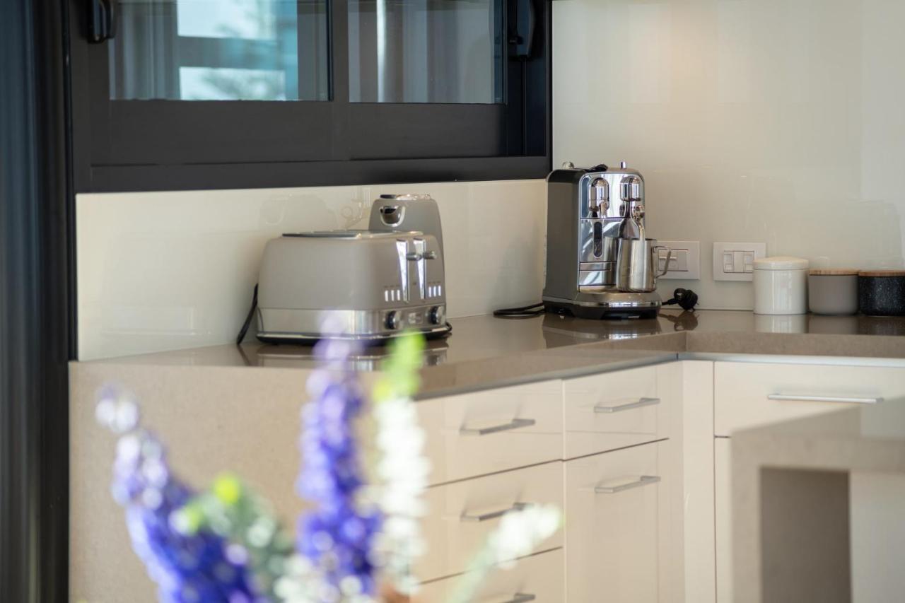 Superb Elevated Views Of Harbour With Heated Pool, Gym & Parking Appartement Mount Maunganui Buitenkant foto