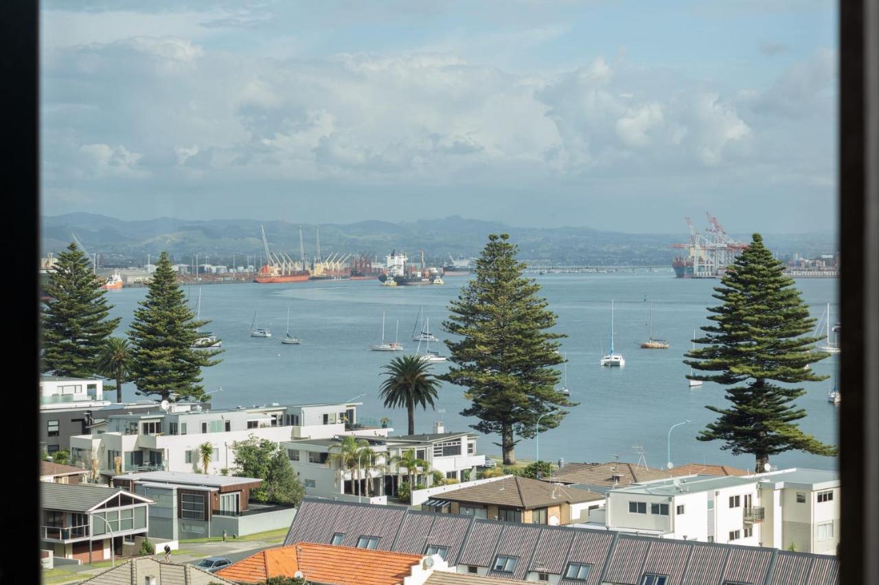 Superb Elevated Views Of Harbour With Heated Pool, Gym & Parking Appartement Mount Maunganui Buitenkant foto