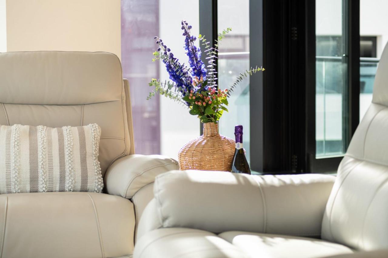 Superb Elevated Views Of Harbour With Heated Pool, Gym & Parking Appartement Mount Maunganui Buitenkant foto