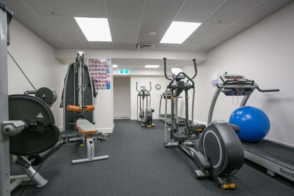 Superb Elevated Views Of Harbour With Heated Pool, Gym & Parking Appartement Mount Maunganui Buitenkant foto