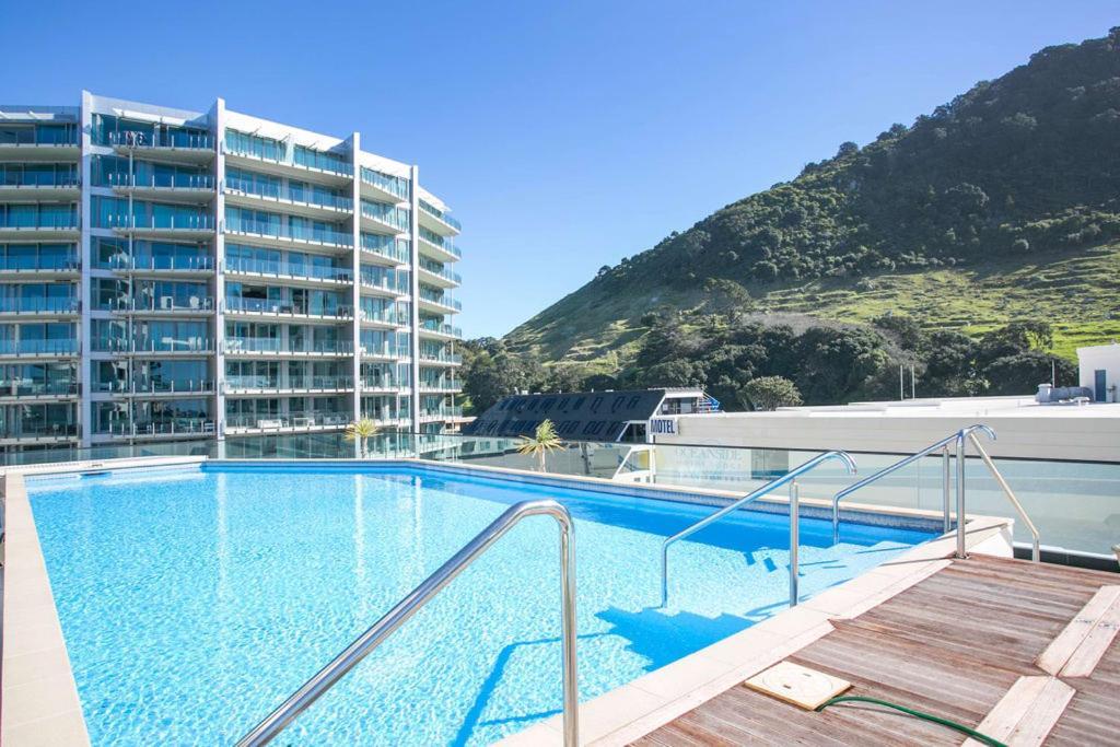 Superb Elevated Views Of Harbour With Heated Pool, Gym & Parking Appartement Mount Maunganui Buitenkant foto