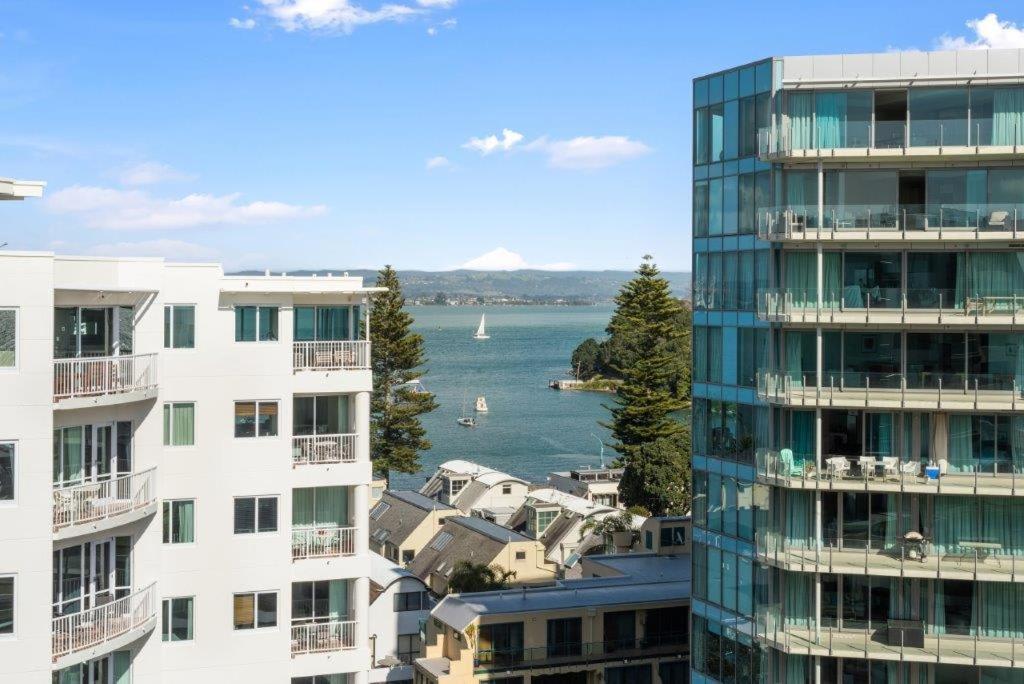 Superb Elevated Views Of Harbour With Heated Pool, Gym & Parking Appartement Mount Maunganui Buitenkant foto